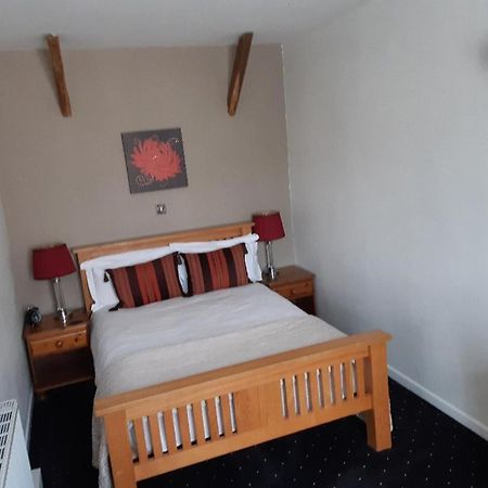 The Conigre Hotel Melksham Luaran gambar