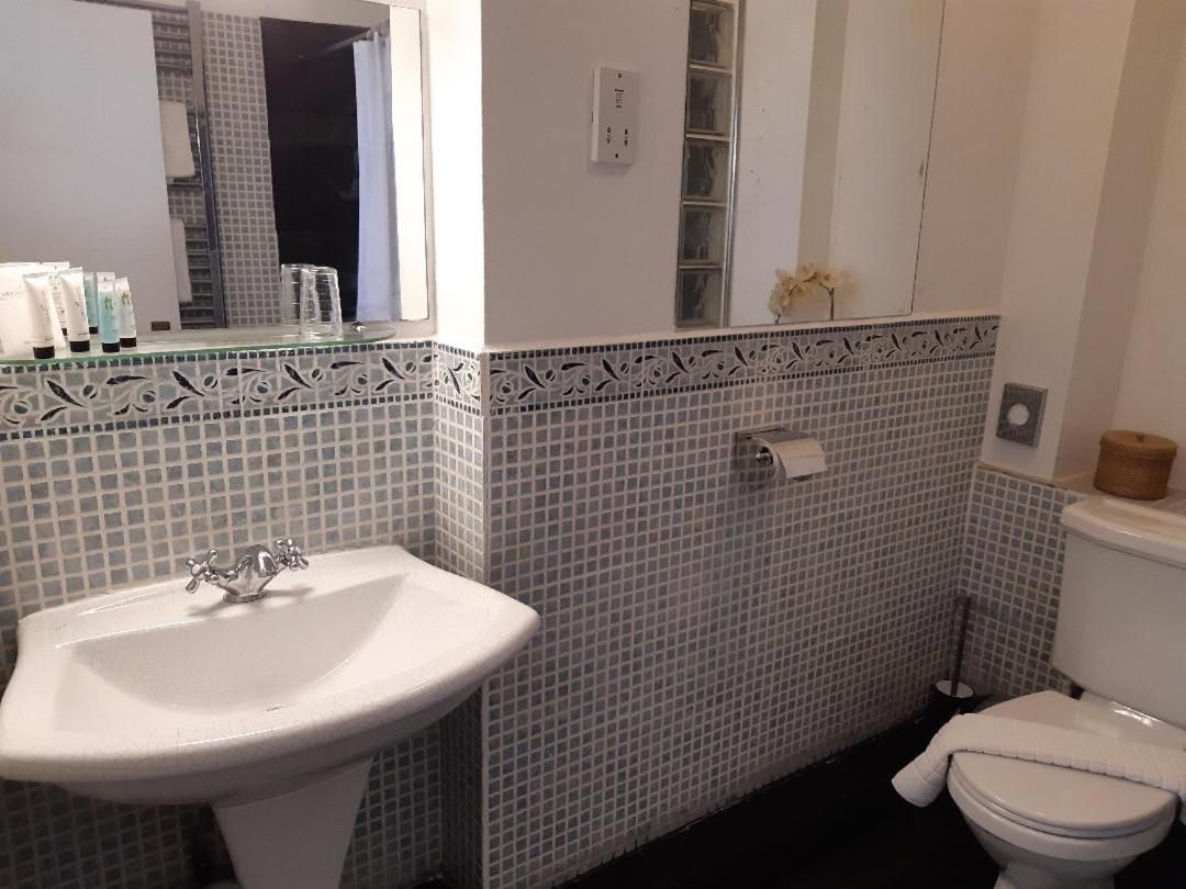 The Conigre Hotel Melksham Luaran gambar