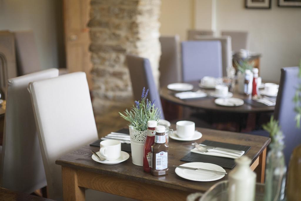The Conigre Hotel Melksham Luaran gambar