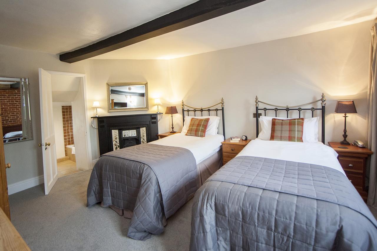 The Conigre Hotel Melksham Luaran gambar